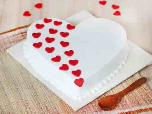 White Heart Vanilla Cake