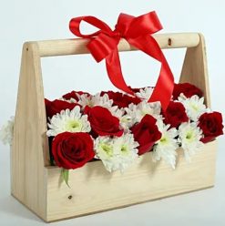 Roses & Daisies Basket Arrangement, a beautiful blend of elegance and simplicity, perfect for any occasion or gifting.