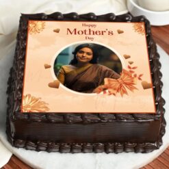 A personalized cake adorned with cherished memories, perfect for sweetening Mom's special day with love and nostalgia.