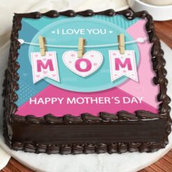 A heartwarming cake decorated with 'ILU Mom' inscription, perfect for expressing love and affection on Mother's Day.