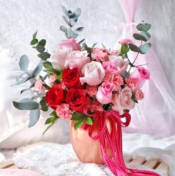 Romantic Blossoms Bouquet - Express love and affection with this beautiful arrangement. Order now for a touch of romance!