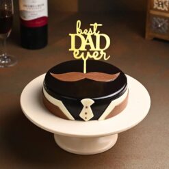 Father's Day cake with chocolate and raspberry flavors, perfect for celebrating Dad and special occasions.